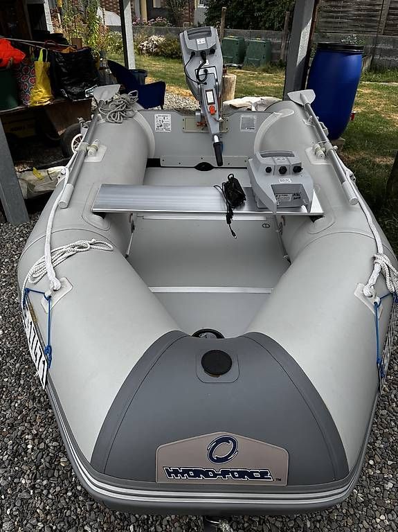 Bateaux: Schlauchboot mit Torqeedo 2.Akku mit Trailer u MFK – D'occasion à Gurzelen par Air15 2