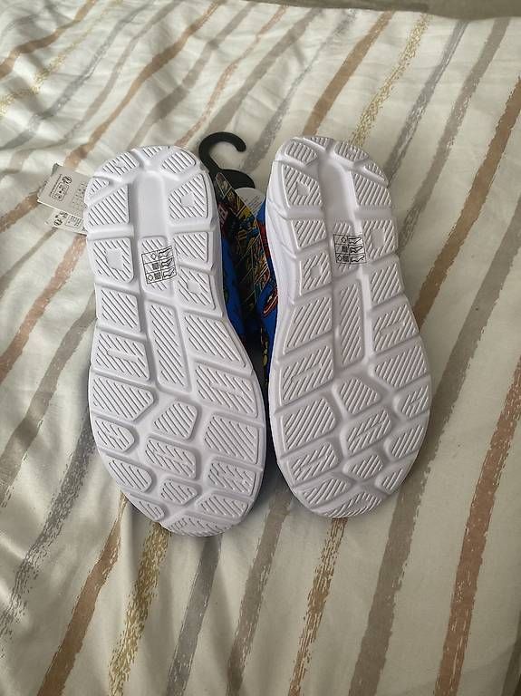 Scarpe per ragazzi: Neue Marvel Avengers Sneaker 32 – Usato da Kreuzlingen venduto da Die_Nat 1