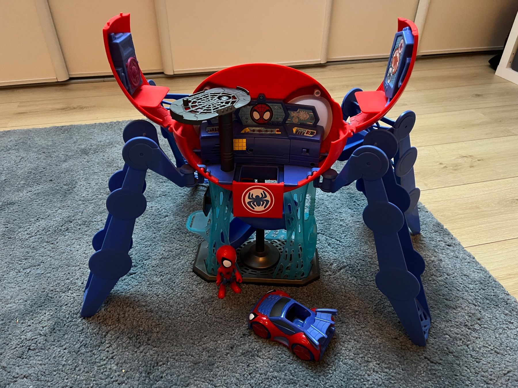 Hasbro Giocattoli: Spiderman Hauptquartier Spielset mit Auto und Figur, supe... – Usato da Founex venduto da rbo_l5m5 4