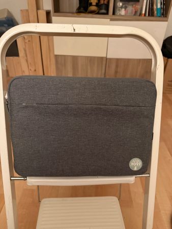 Laptop sleeve Designed in Paris used condition