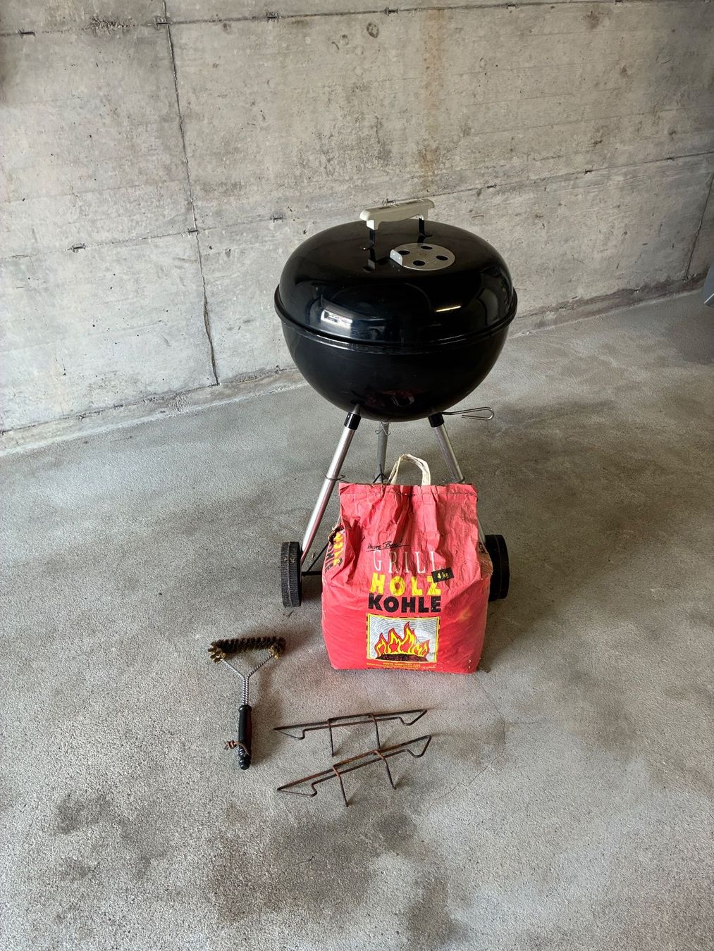 Weber Griglie: Weber Holzkohle Kugelgrill 47 cm – Usato da Wohlen AG venduto da Robballantine 5