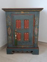 Antiker Charme pur:Bauernschränklein mit Geschichte!