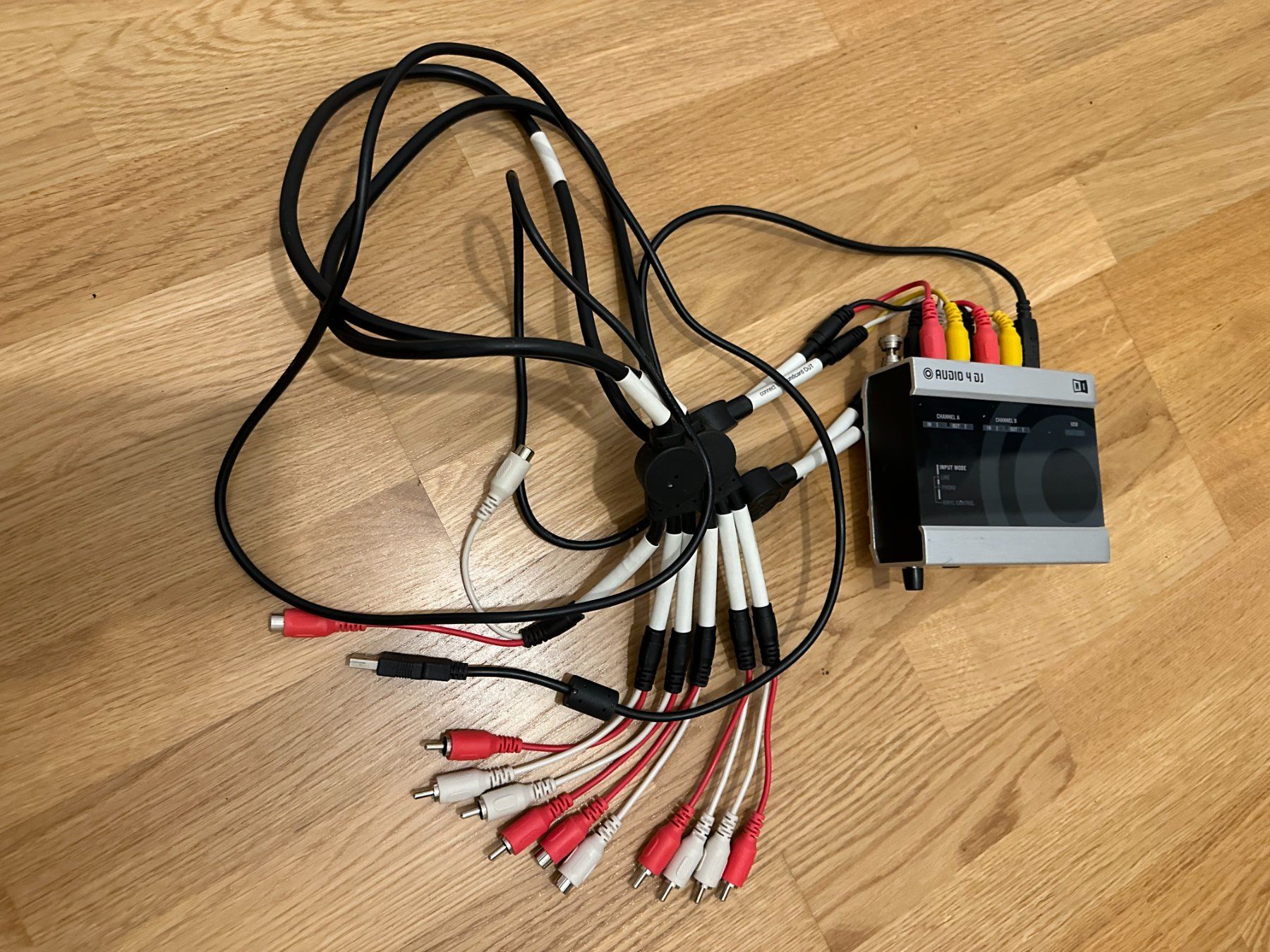 Sonstige Elektronik: Native Insstruments audio 4 DJ inkl. timecode vinyl + CD's – Gebraucht aus Baden von  1