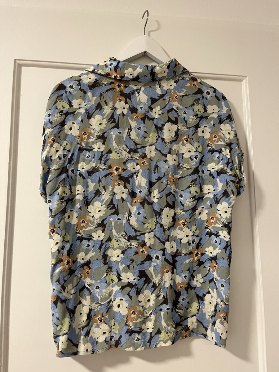 Blusen: Jake's Bluse Blumenmuster Flower Hemdbluse  – Neu (gemäss Beschreibung) aus Zürich von cla_99rd 1