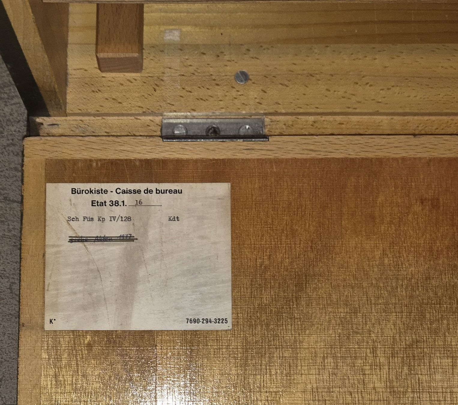 Transportkisten: Bürokiste der Schweizer Armee – Gebraucht aus Basel von Kurioses 6