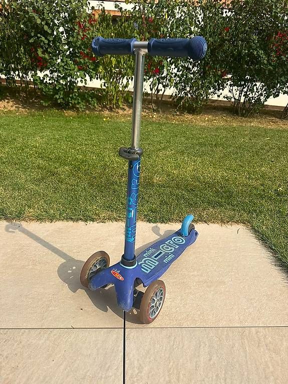 Kickboard: Micro Mini Deluxe Scooter  Blau – Usato da Berikon venduto da Roger8965 1