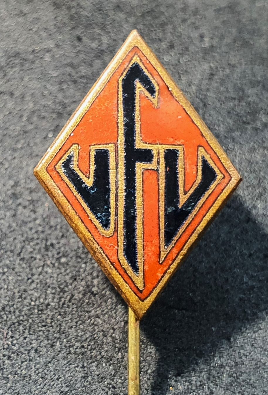 Plaquettes & Badges: W586 - Alte Anstecknadel   VFL oder JVL Logo – D'occasion à Reinach BL par Boston-Verkauf 1