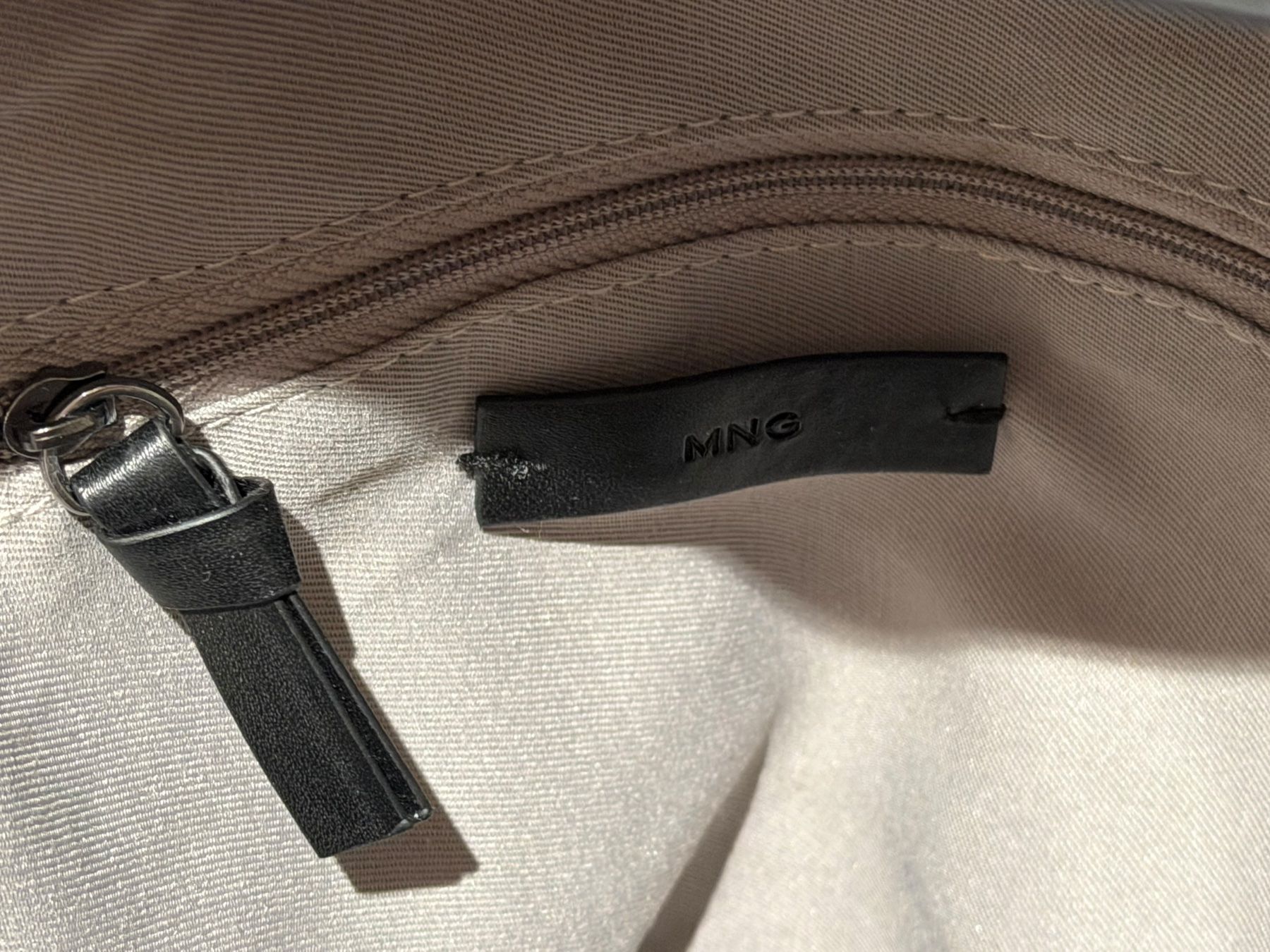 Zaini: MANGO RUCKSACK TASCHE FILZ GRAU HINGUCKER MIT PATCHES – Nuovo (secondo la descrizione) da LUZERN venduto da modeundlifestyle 4