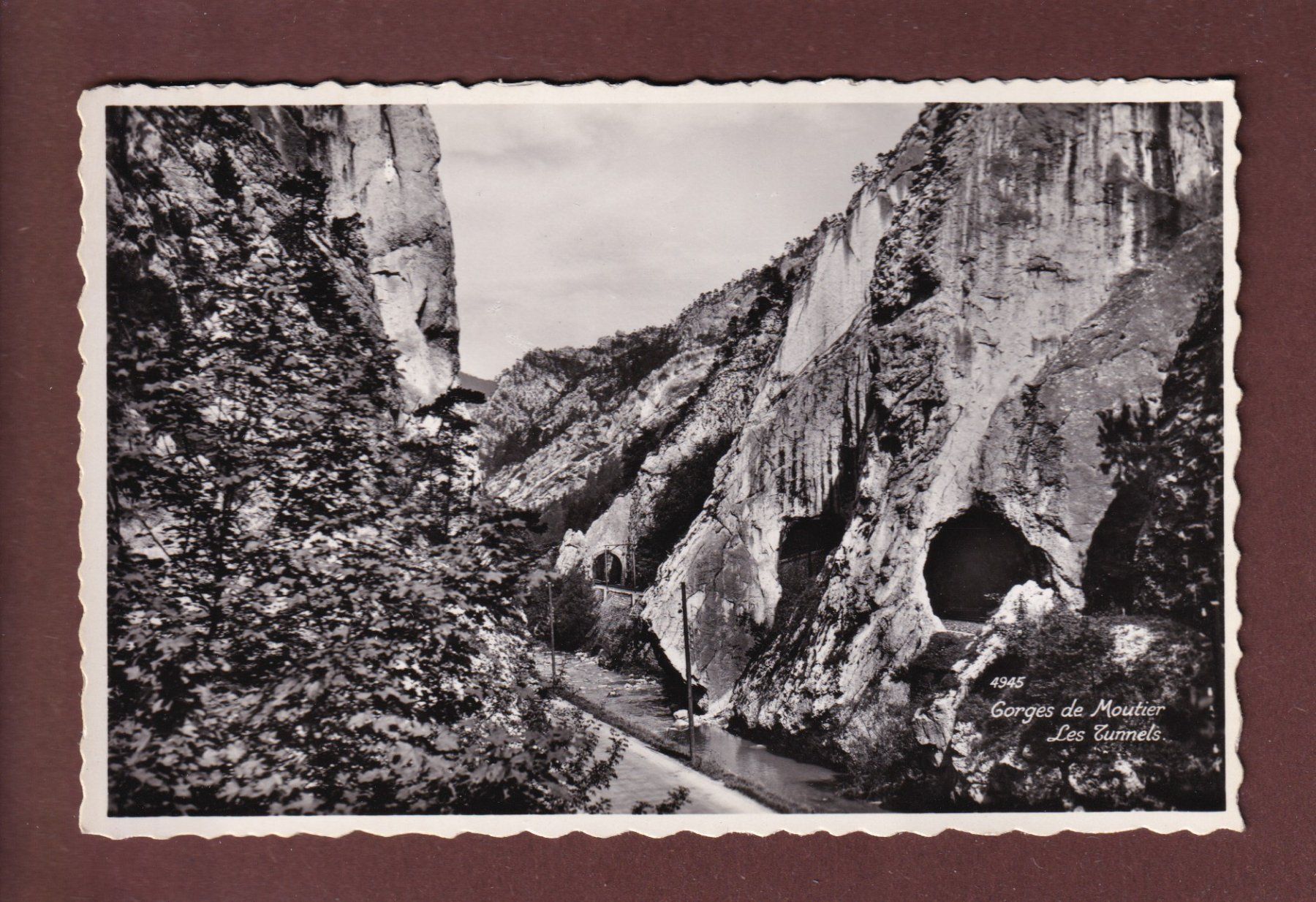 Cartoline postali: Gorges de MOUTIER - Les Tunnels - 1952 – Usato da Pully venduto da nicecards