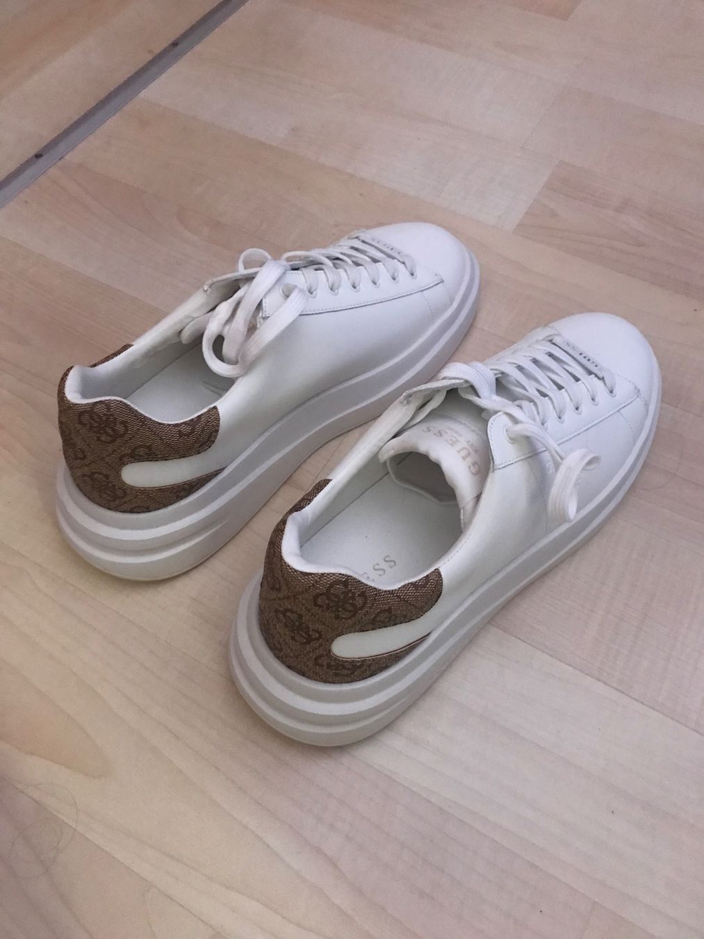 Guess Scarpe da uomo: Sneaker Weiss Leder GUESS Grösse 42neu – Nuovo (secondo la descrizione) da Birrwil venduto da Pbote89 2