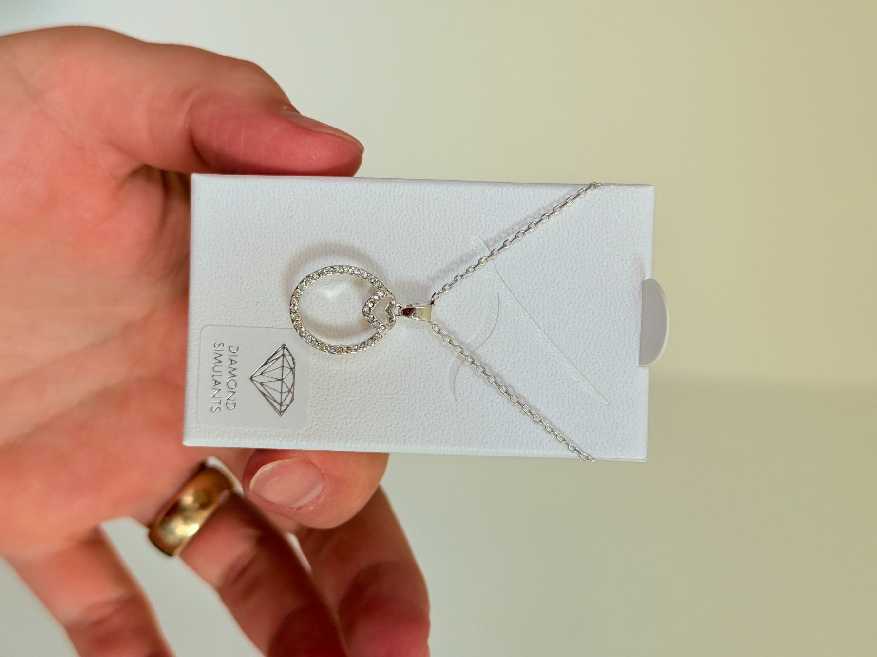 Catenine: Collier avec pendentif neuf Lovisa – Nuovo e nell'imballaggio originale da Genève venduto da AGBERG 1