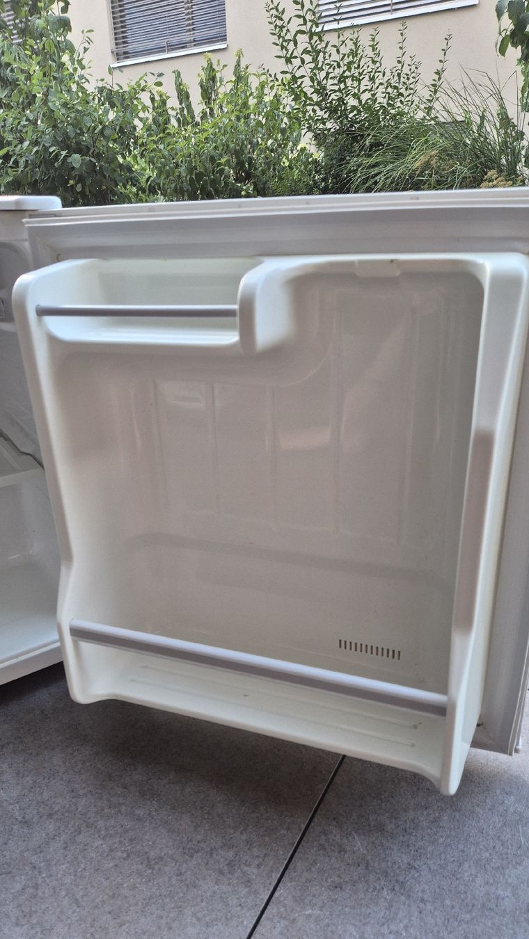 Réfrigérateurs: Mini Kühlschrank Fust weiss gebraucht – D'occasion à Busswil TG par one123 1