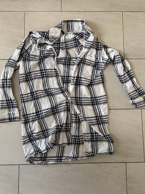 Negligees & Pigiami: Nachthemd/Pyjama – Usato da Niederhasli venduto da log_5ffv