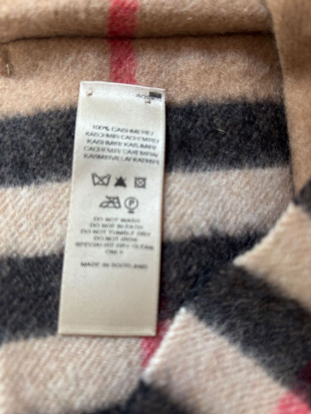 Burberry Foulard & Sciarpe: BURBERRY  Kashmir Rundhalsschal 70x30cm – Usato da Herrliberg venduto da mayfi 6