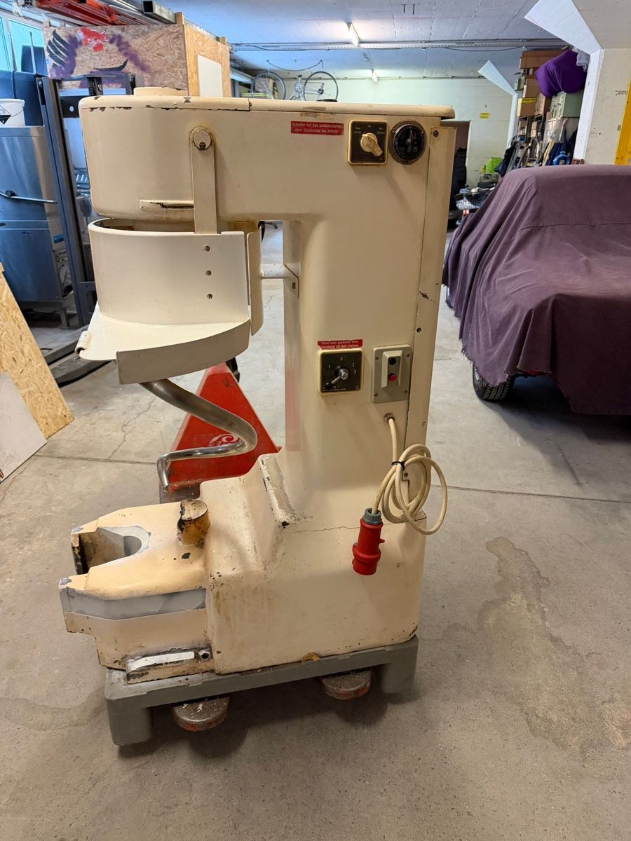 Appareils de cuisine: Teigknetmaschine – D'occasion à Rupperswil par Tinka88 5