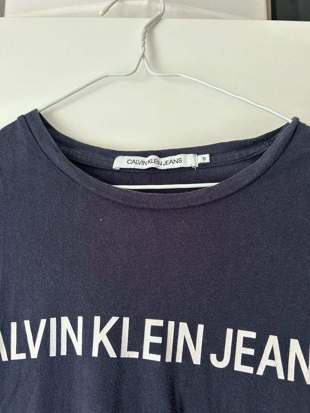 Calvin Klein T-shirt: T shirt bleu Calvin Klein S – Usato da Pully venduto da kaba07