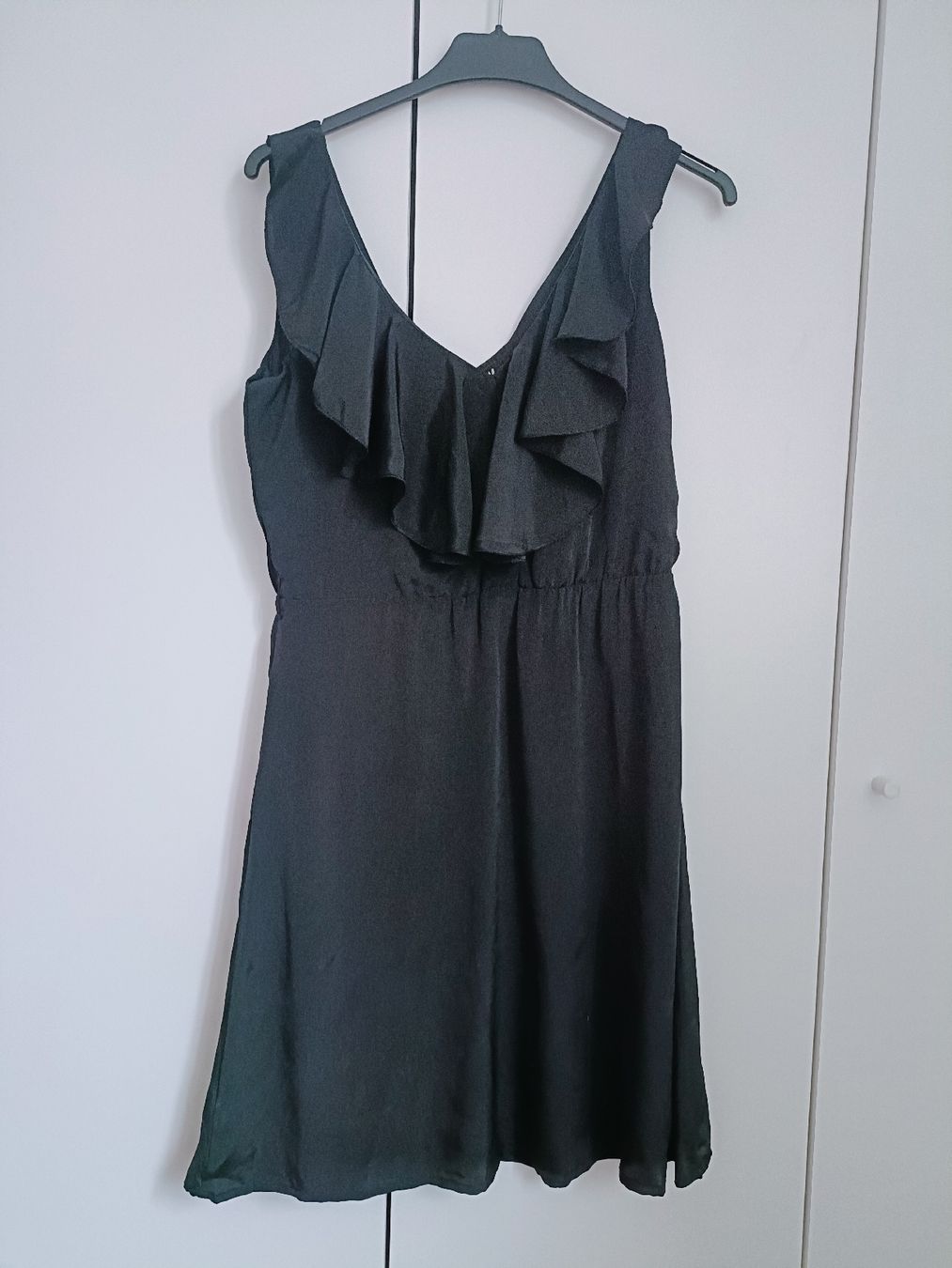 H&M Vestiti: Abito nero con volant, taglia S – Usato da Basel venduto da Cinzia_B