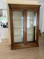 Le Fablier Vitrine – hochwertige Glasvitrine – sehr gepflegt