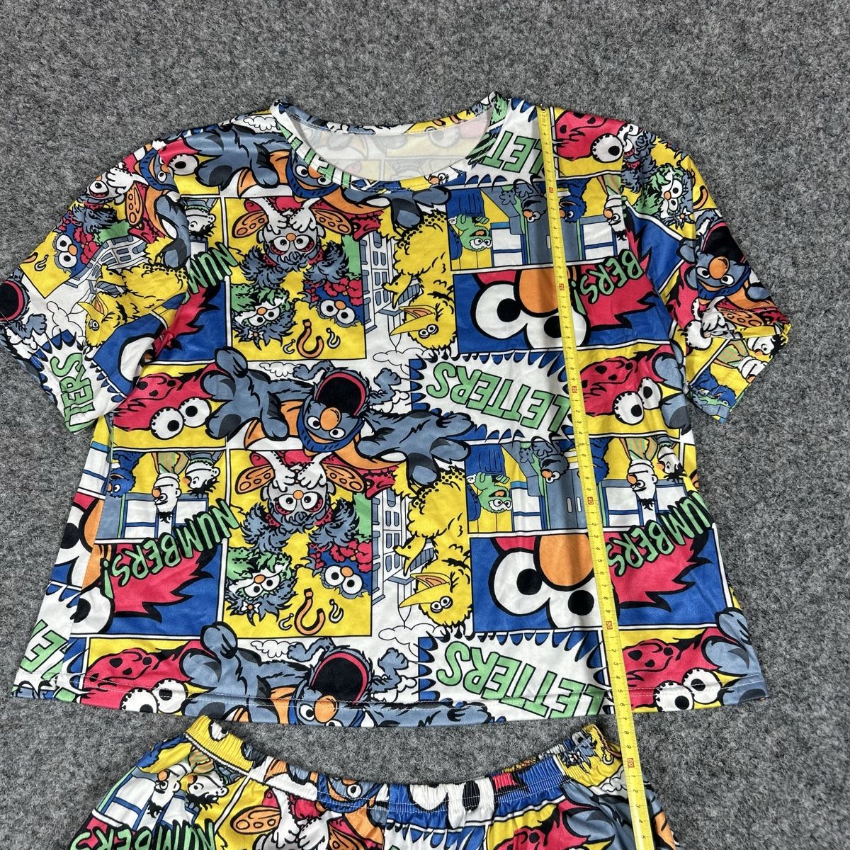 T-shirt: Graphic shirt and short  – Nuovo (secondo la descrizione) da La Sagne NE venduto da Matlasape 2