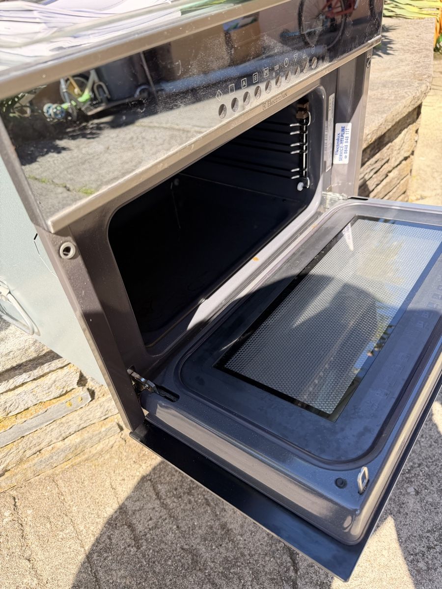 Electrolux Elettrodomestici da cucina: Electrolux Kompaktbackofen EBCSL90CN mit Mikrowelle – Usato da Luzern venduto da Scoba 3