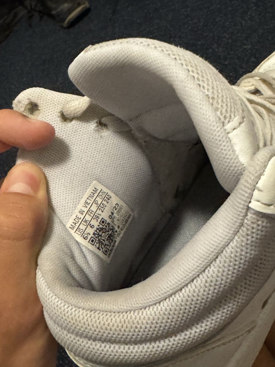 Adidas Scarpe da uomo: Adidas Hoops 3.0 Mid Triple White – Usato da Wildegg venduto da Myexlv 4