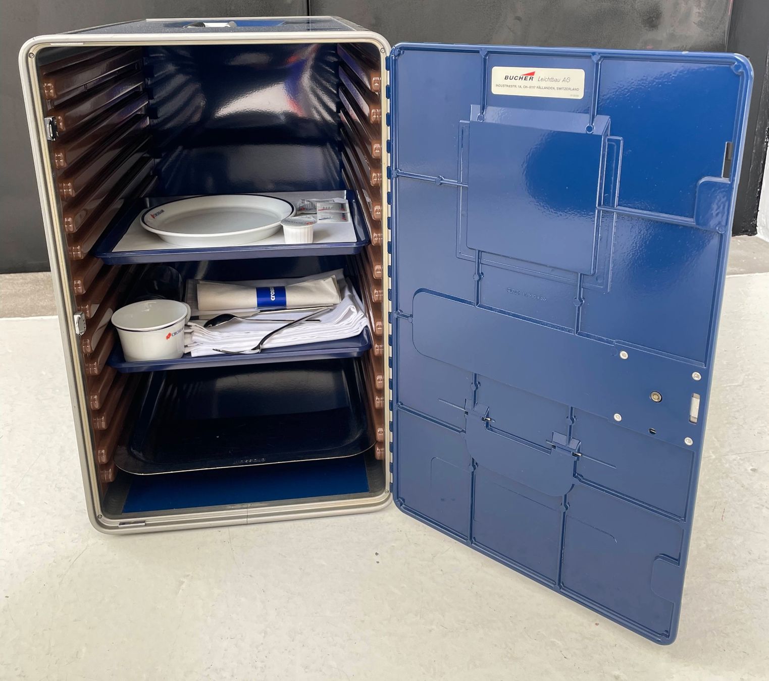 Contenitori edile: CROSSAIR Galley Container, mit Original Tableware Crossair. – Nuovo (secondo la descrizione) da Zürich venduto da torvik 2