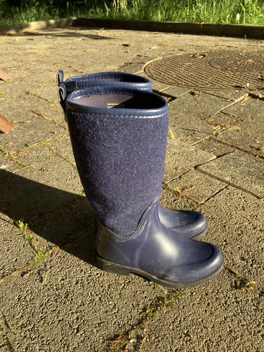 Ugg Chaussures femmes: UGG Regenstiefel Gr. 37 oder 4,5 – D'occasion à Winterthur par niemim