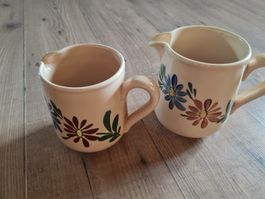 2 Antike Krüge mit Blumenmuster wie neu