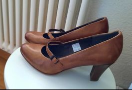 Schöne Leder Pumps / cognac braun / Riemchen / Roberto Santi