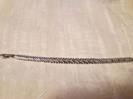 Elegantes Armband mit Zirkonia-Steinen