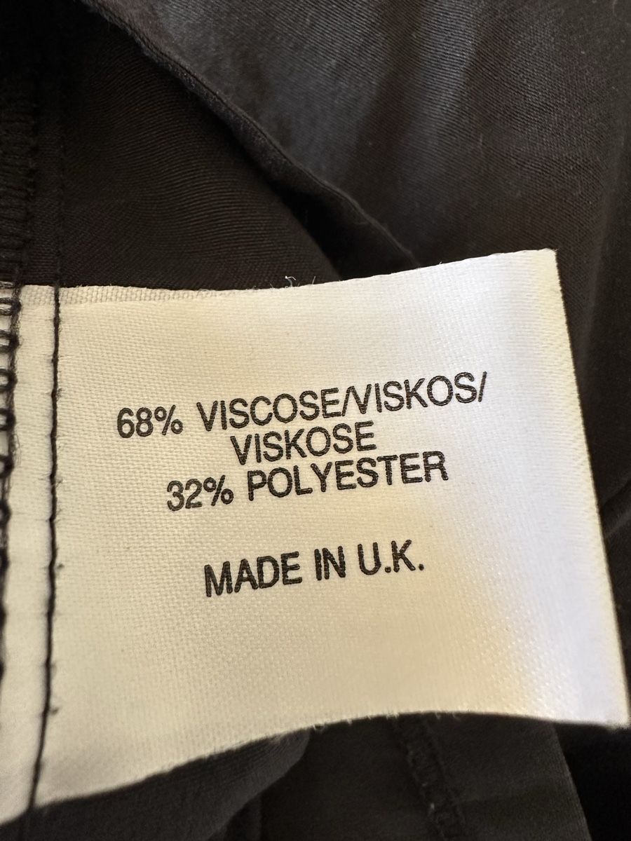 H&M Tute: Schwarzer Jumpsuit, Grösse 34, mit verspieltem Deco – Usato da Bern venduto da Noeci 3