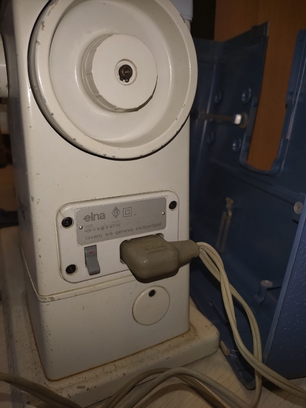 Elna Machines à coudre: Machine à coudre Elna SU avec mallette – Défectueux à Farvagny-le-Grand par LaCaverne 2