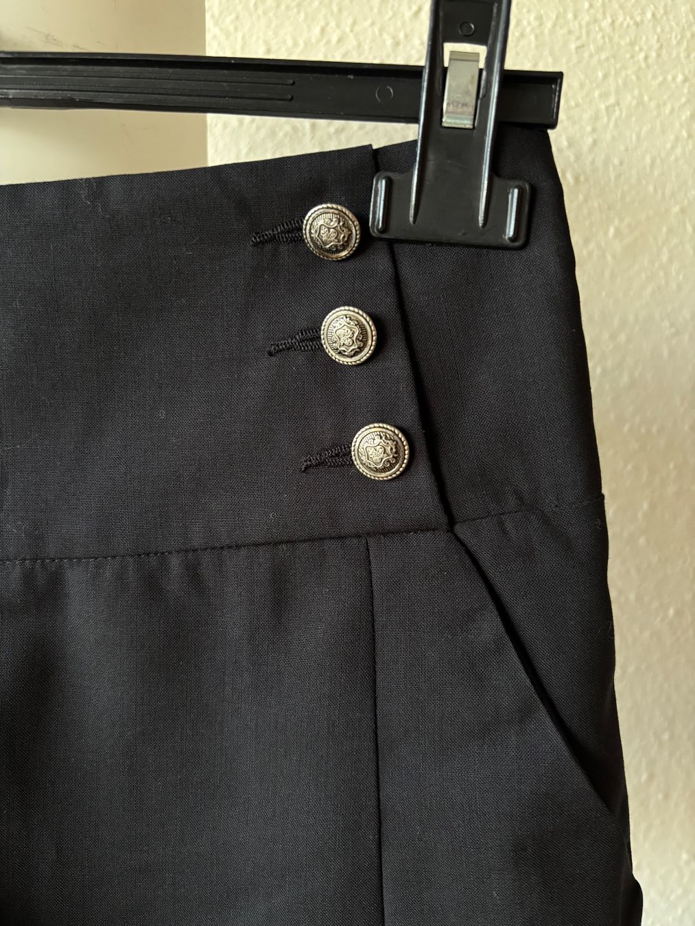 Kookai Pantaloni: Beau short noir Kookai, déco boutons, taille 36 – Nuovo (secondo la descrizione) da Onex venduto da ali_8gbq 2