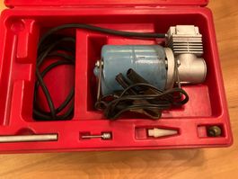 Auto-Flator Kompressor 12V mit Koffer gebraucht Zustand