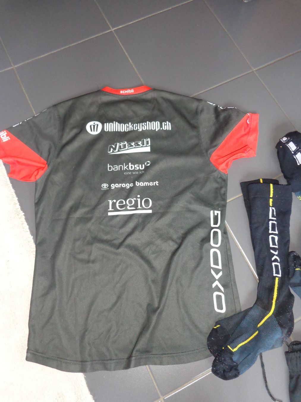 Lotti & Set di vestiti: Unihockeytrainings Kleider – Usato da Greifensee venduto da Toggi11 2