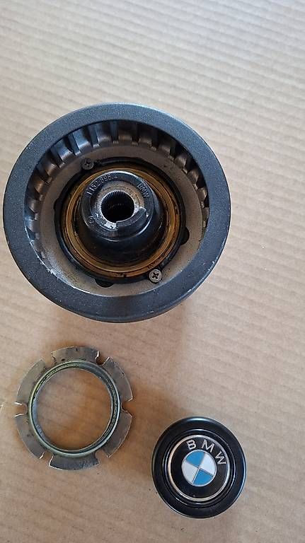Alle Autoersatzteile: Lenkradnabe BMW E30 – Gebraucht aus Seftigen von 9-10-100-77 2