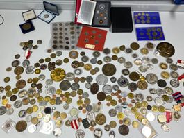 LOT Münzen und Medaillen ganze Welt /i498