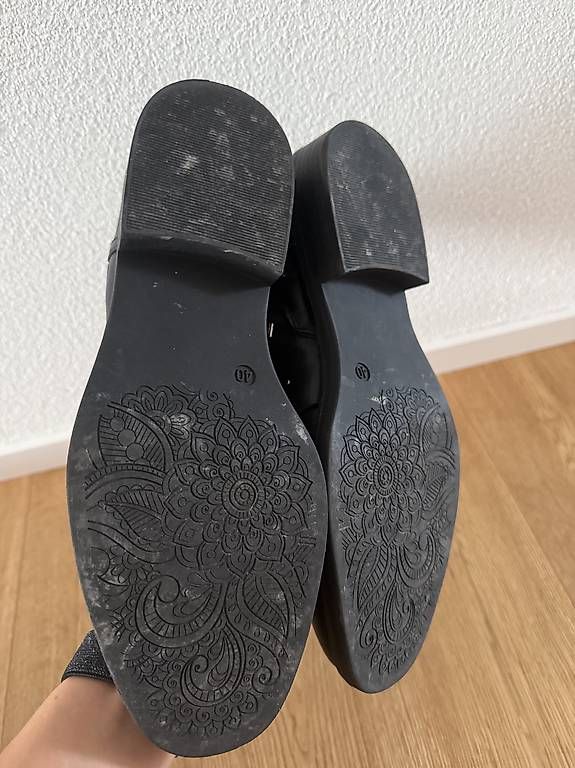 Scarpe da donna: SCHWARZE STIEFELETTEN MIT NIETEN – Usato da Schötz venduto da kon_57fh 3