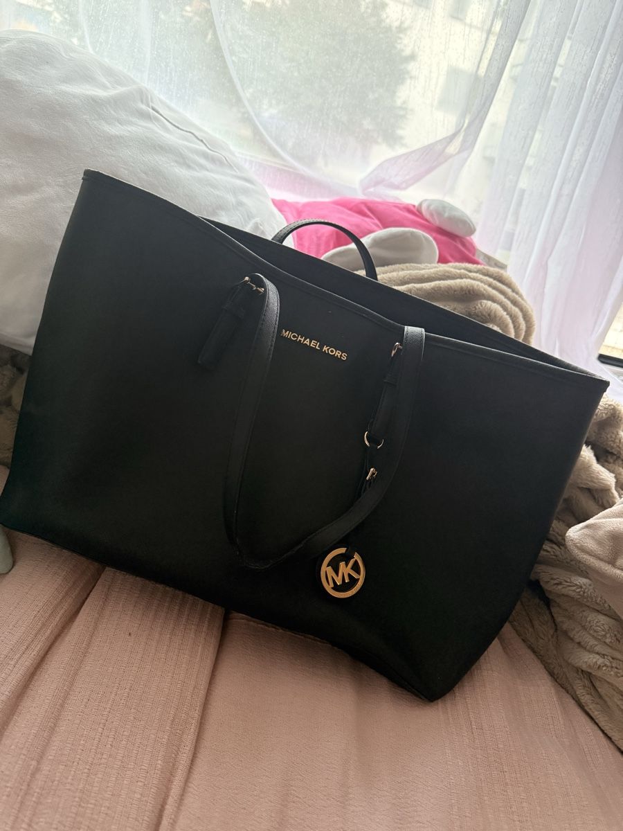 Michael Kors Borse da donna: Michael Kors Handtasche schwarz – Usato da Mettmenstetten venduto da jae_qb7g