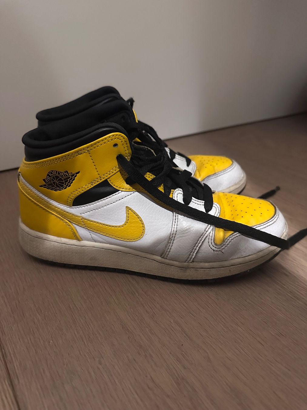 Jordan Scarpe da uomo: Nike Jordan Mid 1 – Usato da Schindellegi venduto da adb_5s8g 1