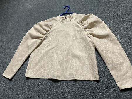 Damen Bluse beigegold mit Puffärmeln