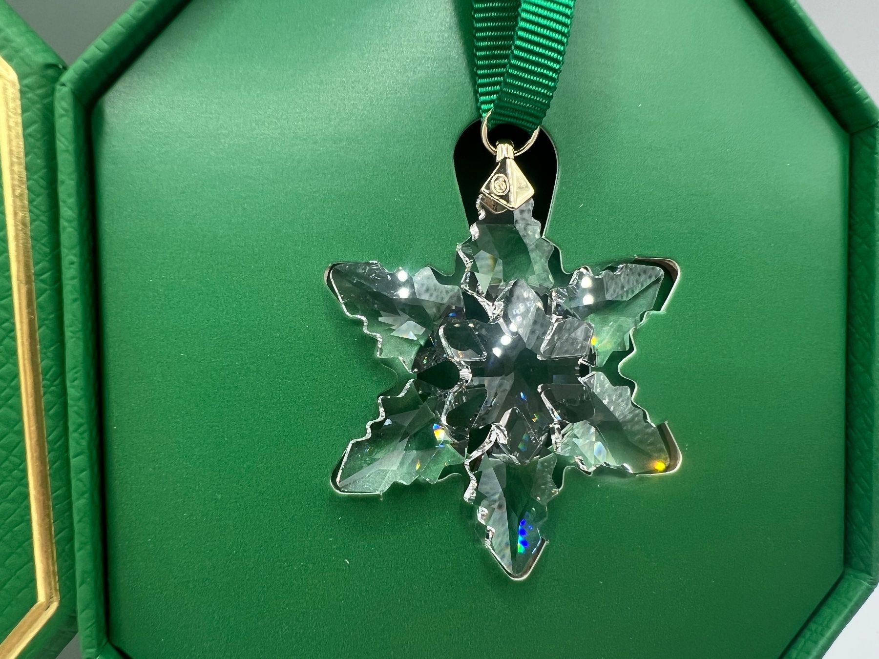 Swarovski Ornament 2024 Annual Edition klein Flocke Stern (Neu und  originalverpackt) in Vaduz fr CHF 45  mit Lieferung auf Ricardo kaufen