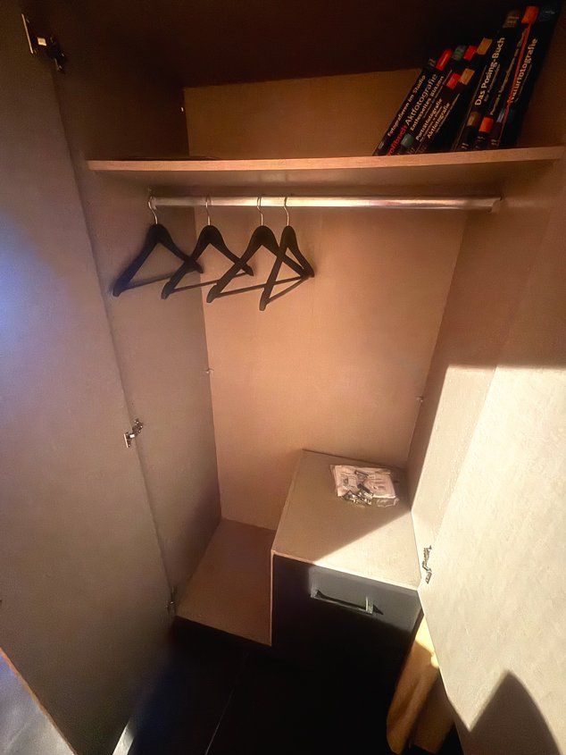Schränke: Kleiderschrank – Gebraucht aus Zürich von indianer13 2