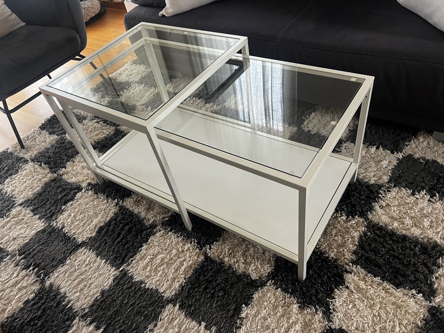 Ikea Tavoli: IKEA White Metal and Glass coffee table – Usato da Adliswil venduto da nat_7q7l 3