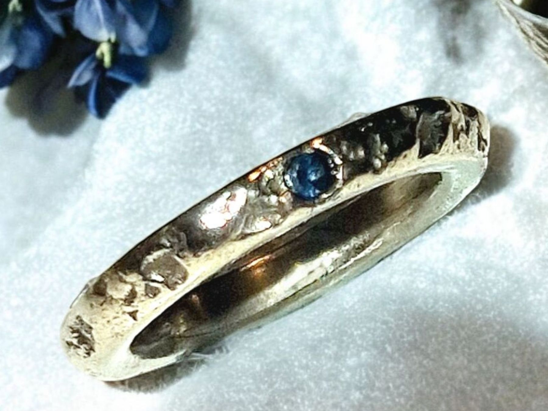 Anelli: Wilder Bronzering mit blauem Topas, Ringgrösse 49,5. – Nuovo e nell'imballaggio originale da Aarau venduto da Schmuckhoehle_MD 4