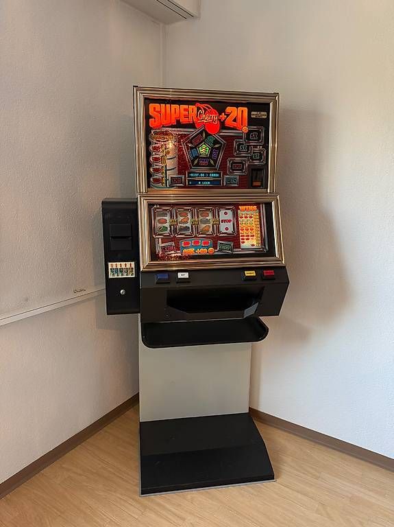 Slot Machine: Spielautomat Super Cherry +20 gratis – Usato da Hindelbank venduto da Christenerj