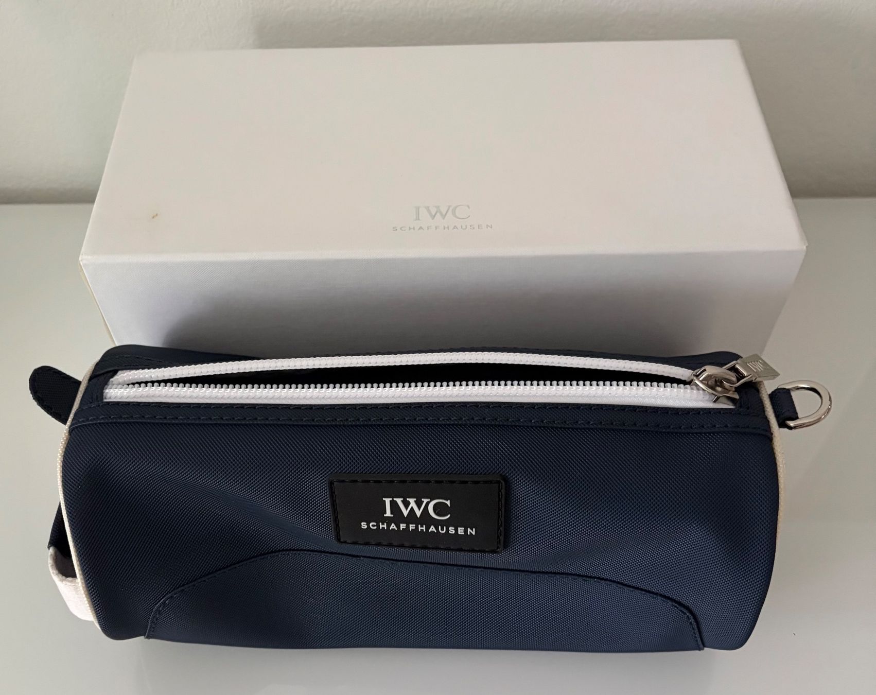 Custodie per cosmetici: IWC POUCH – Nuovo e nell'imballaggio originale da Benken ZH venduto da Teessino