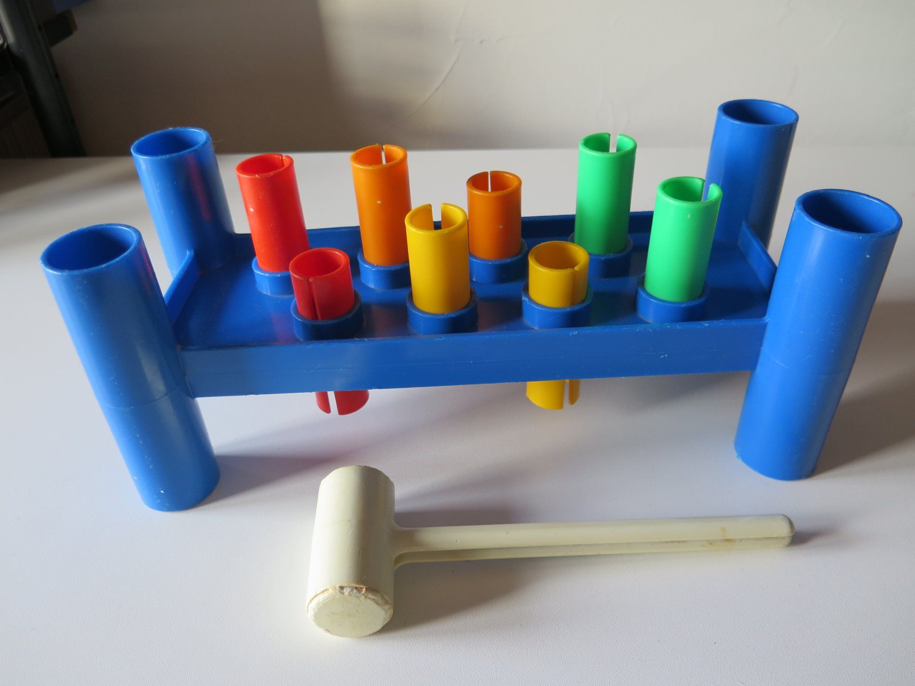 Giochi: farbiges Hämmerlispiel – Usato da Bubikon venduto da Masoala