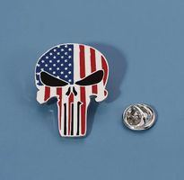 TOTENKOPF BROSCHE, AMERIKANISCHE FLAGGE, METALL NEU