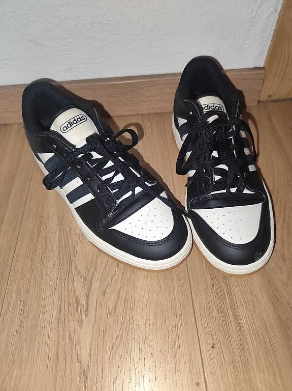 Scarpe da uomo: Adidas Schuhe 39 ? – Usato da Flamatt venduto da MelodieMay 2